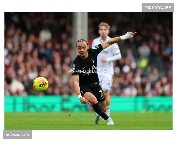 官方:莱比锡中场哈维·西蒙斯因肌肉疲劳缺席本轮联赛 官方:莱比锡中场哈维·西蒙斯因肌肉疲劳缺席本轮联赛